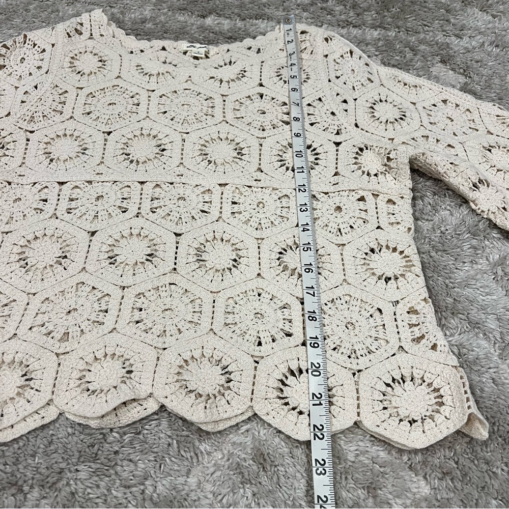 Ultra Pink | Cream Crochet Lace Top size Medium - Picture 10 of 11